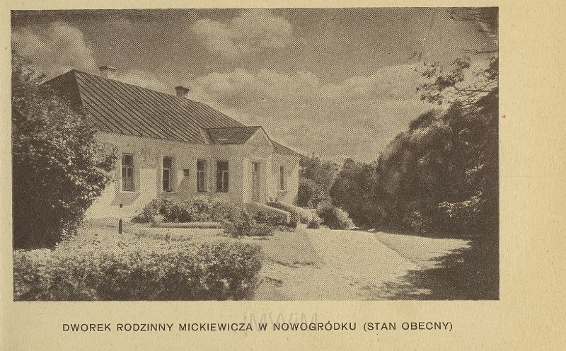 KKE 5486.jpg - Fot. Widokówka przedstawiająca dworek rodzinny Adama Mickiewicza w Nowogródku, Nowogródek, lata 20-te XX wieku.